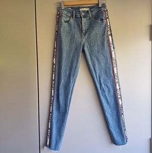 Levi’s 721 High Rise Skinny Jeans Logo Taping Light Wash 25 Rare Vintage Style